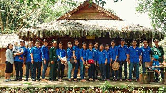 Chi đoàn Sở Kế hoạch và Đầu tư tổ chức “Hành trình giáo dục truyền thống đến với các địa chỉ đỏ” tại các huyện Tiên Phước, Bắc Trà My