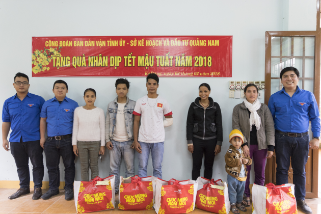 SỞ KẾ HOẠCH VÀ ĐẦU TƯ QUẢNG NAM THĂM, CHÚC TẾT XÃ KẾT NGHĨA KÀ DĂNG, HUYỆN ĐÔNG GIANG